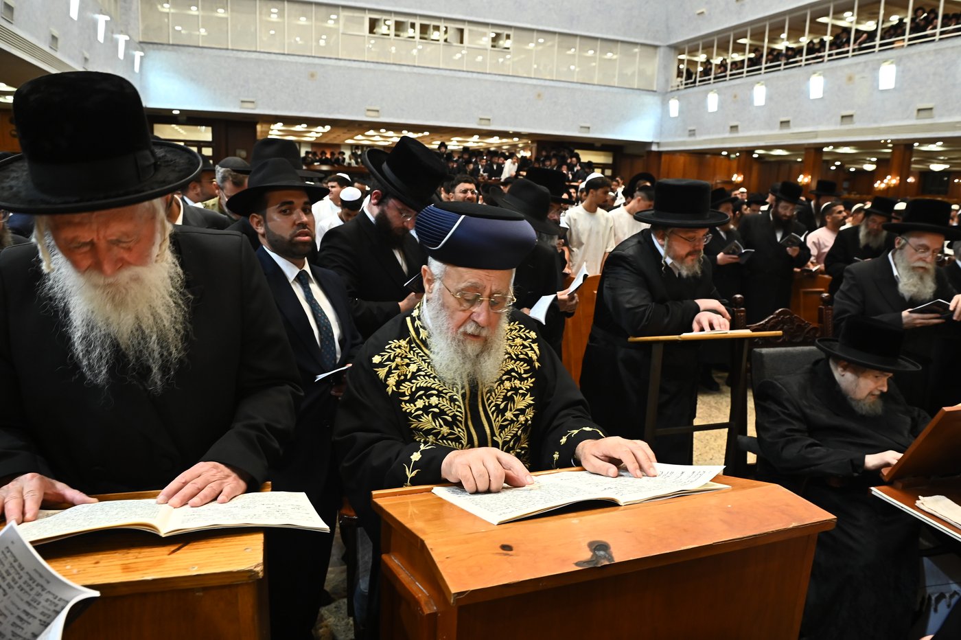 הגר"י יוסף והגרי"ד גרוסמן בסליחות בבעלזא