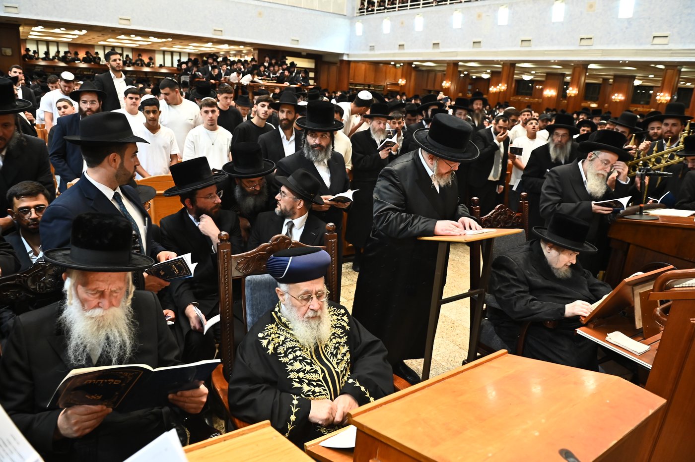 הגר"י יוסף והגרי"ד גרוסמן בסליחות בבעלזא