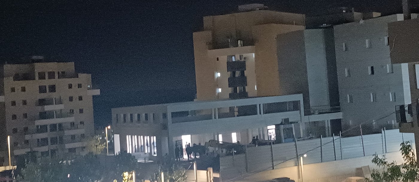 תושבי גן הדסים השתלטו על מבנה ציבורי במחאה על ביטול הקצאת שטח לבית כנסת