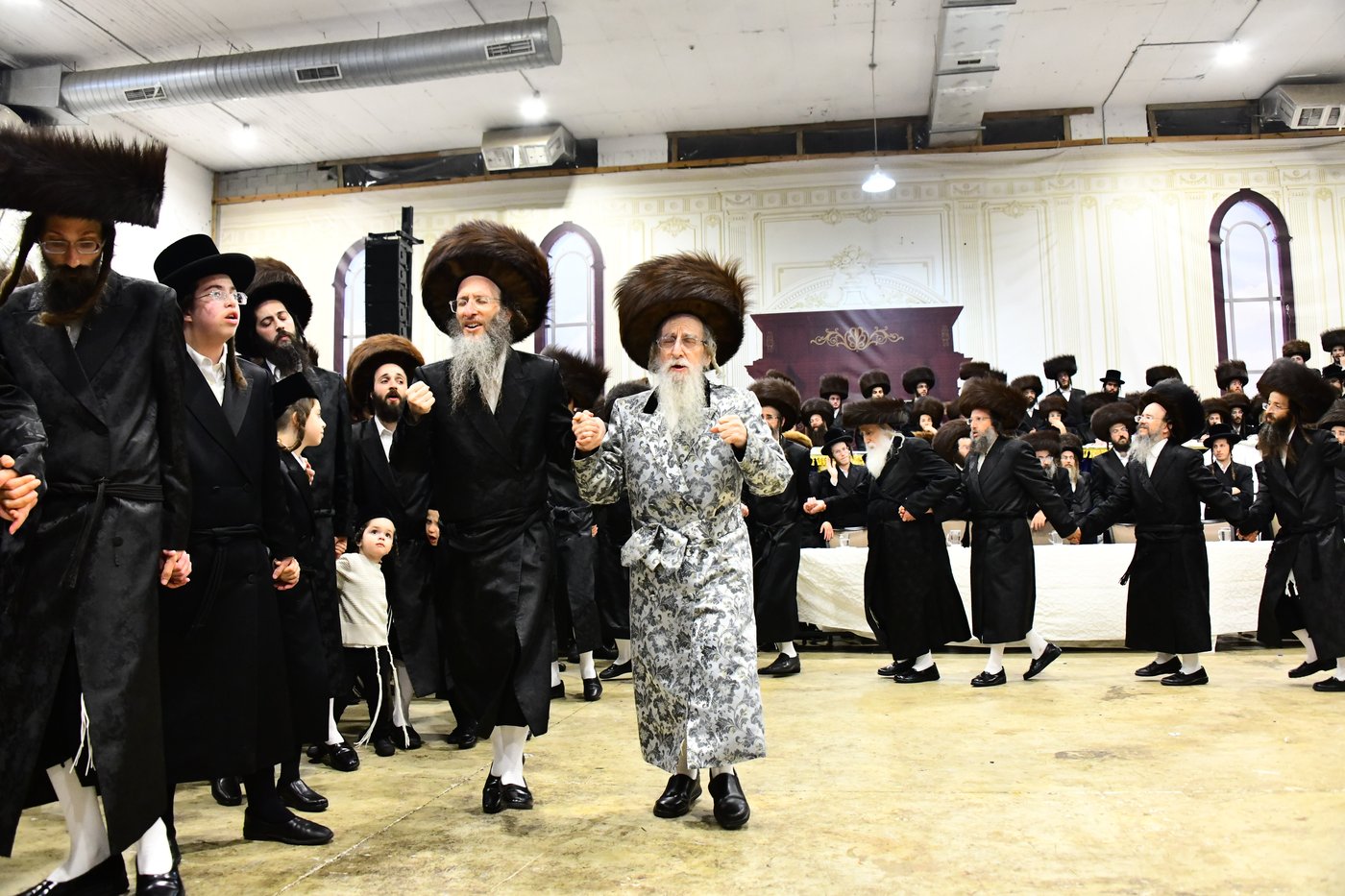 שמחת בית מכנובקא בעלזא - נדבורנה י-ם - מעליץ - יערסלוב
