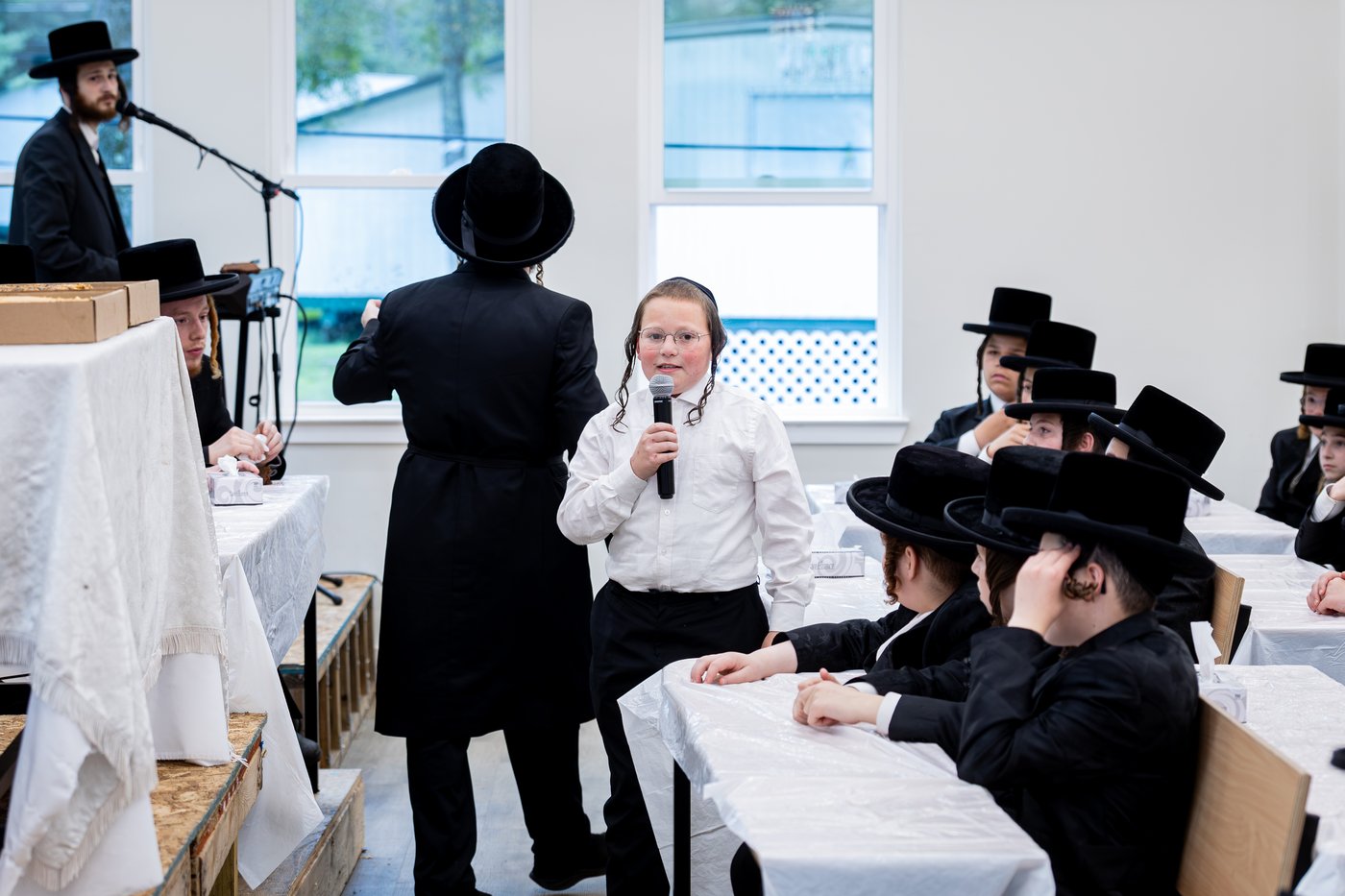האדמו"ר מקראלי בביקור בקאנטרי