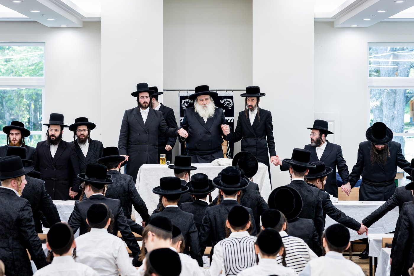 האדמו"ר מקראלי בביקור בקאנטרי