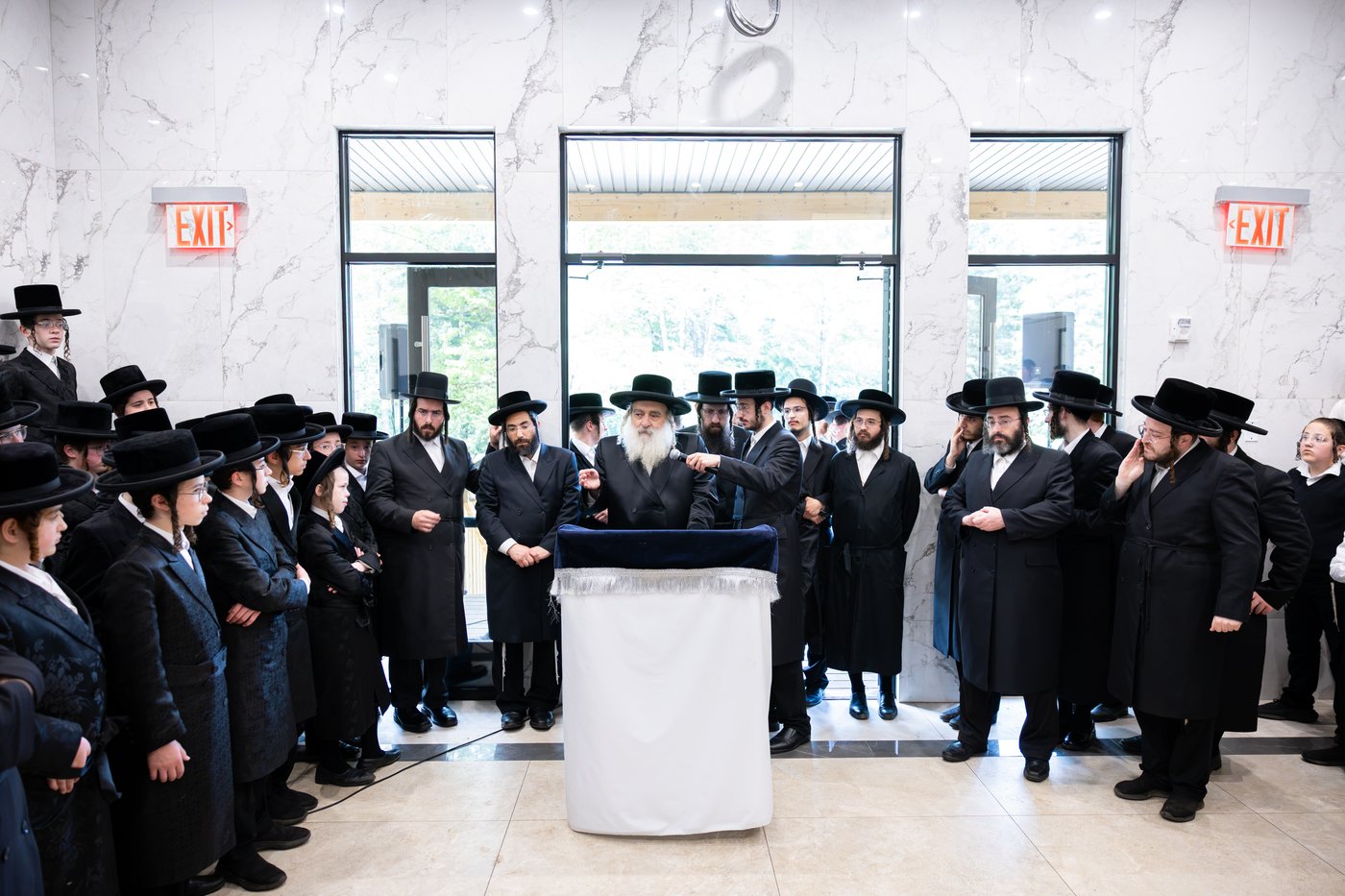 האדמו"ר מקראלי בביקור בקאנטרי