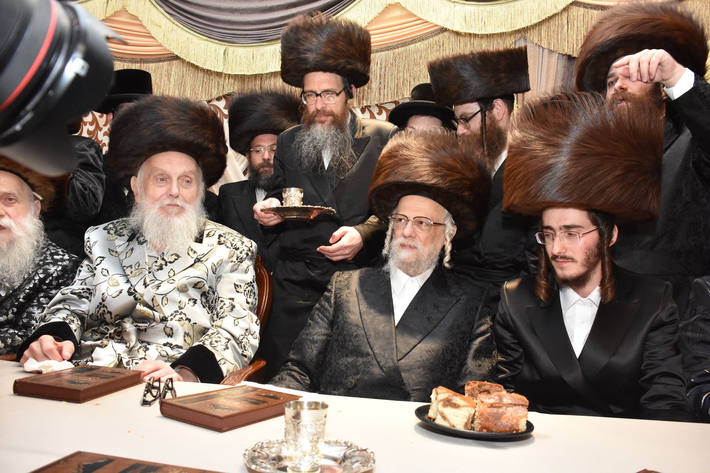 האדמו"ר מסערט ויז'ניץ בשמחה
