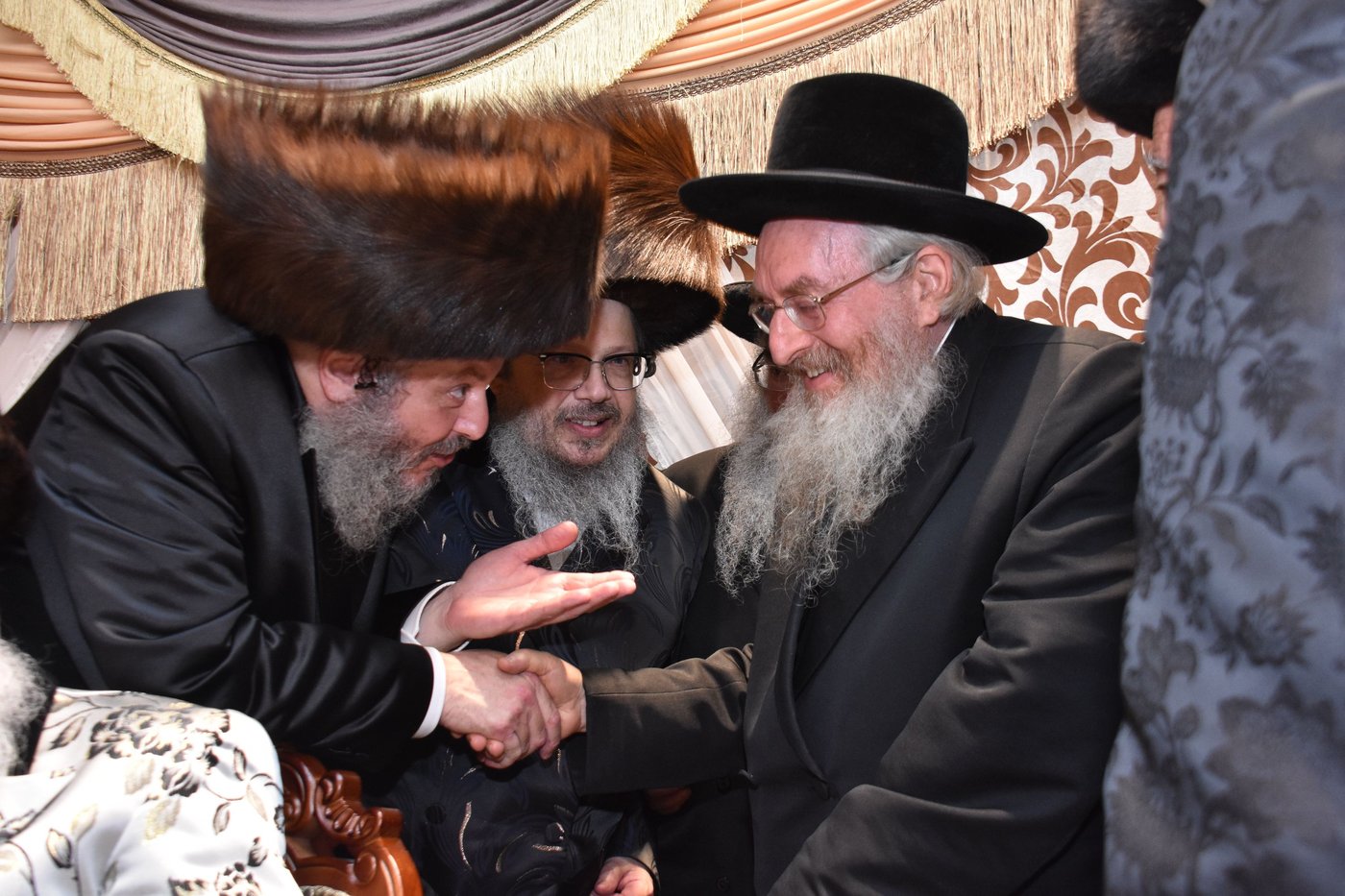 האדמו"ר מקארלין בשמחה