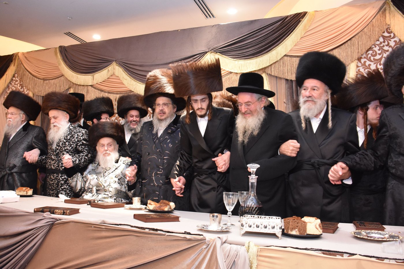 האדמו"ר מקארלין בשמחה