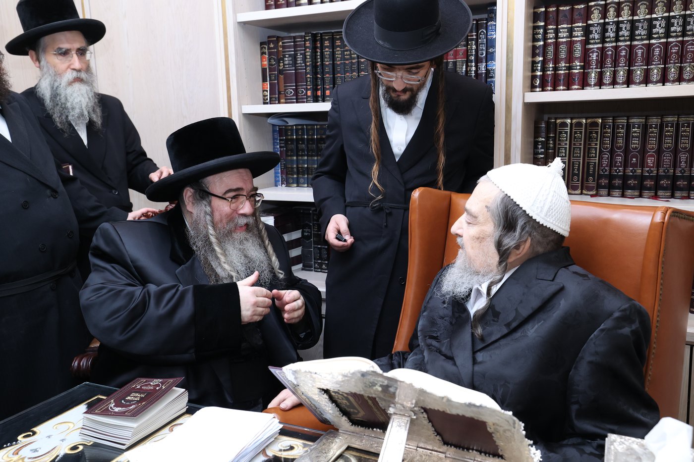 האדמו"ר מזידיטשוב ווערצקי בביקור אצל הגרי"מ שכטר