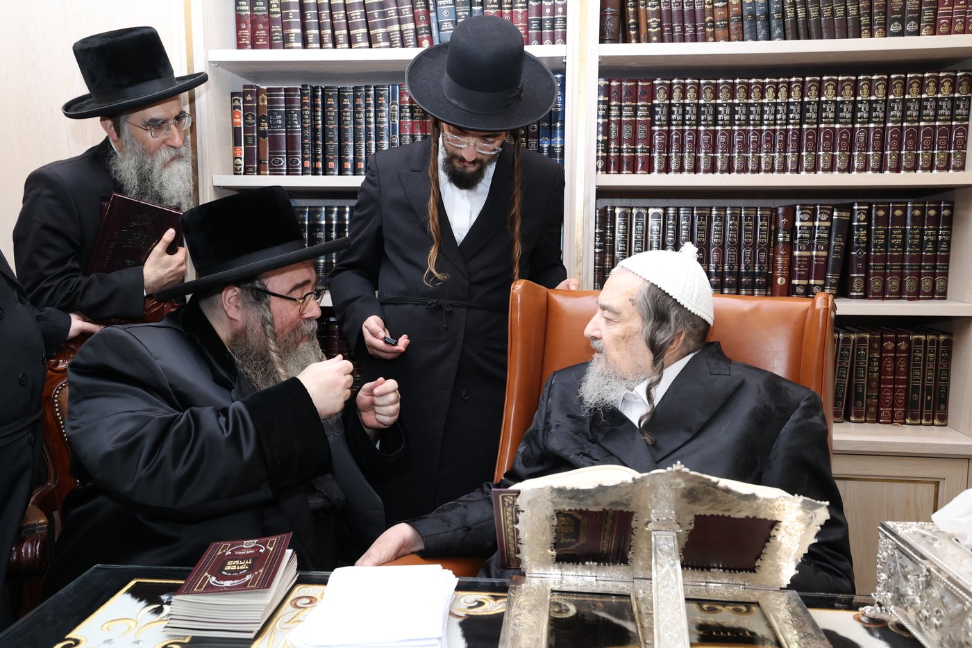 האדמו"ר מזידיטשוב ווערצקי בביקור אצל הגרי"מ שכטר