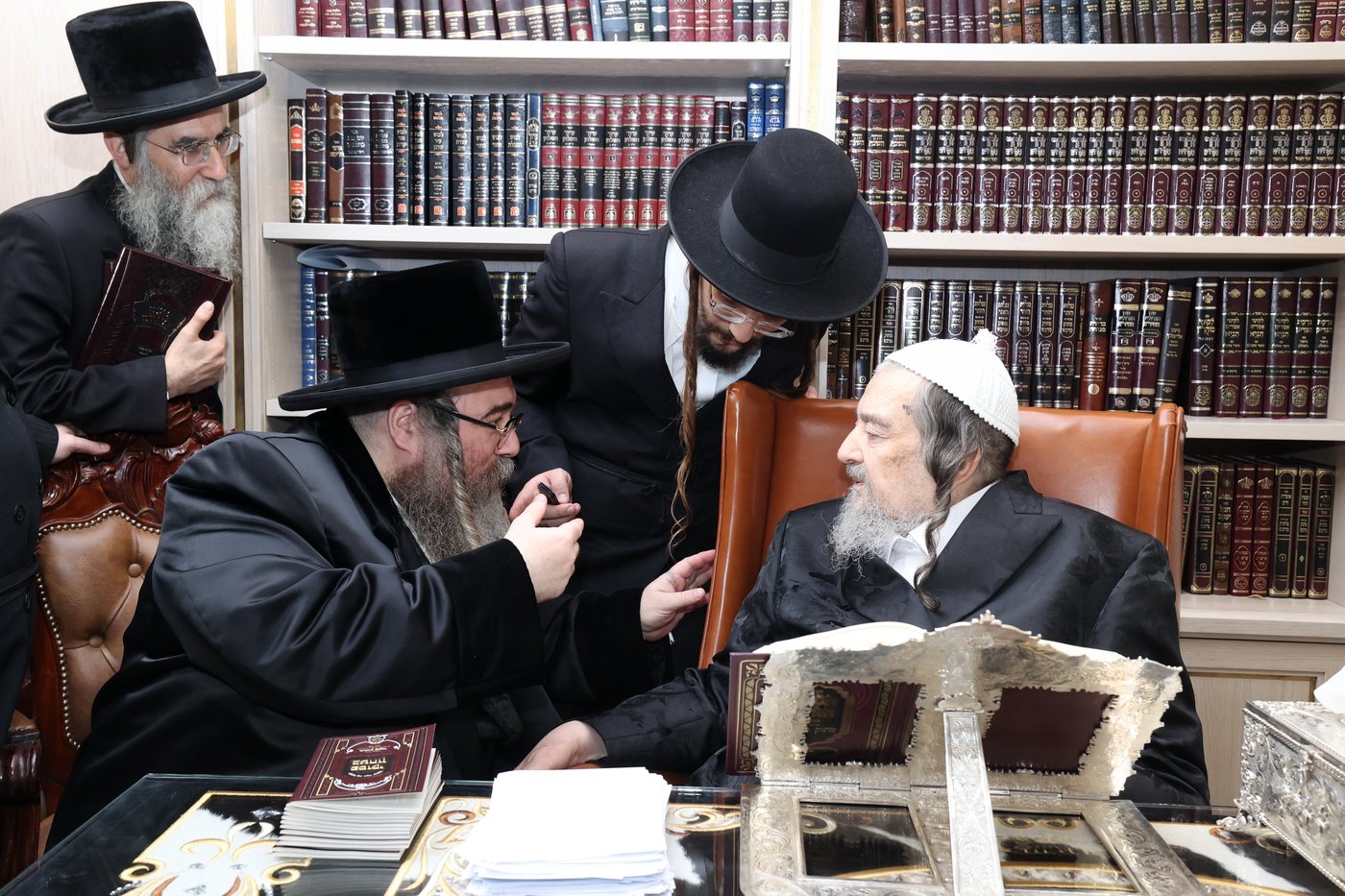 האדמו"ר מזידיטשוב ווערצקי בביקור אצל הגרי"מ שכטר