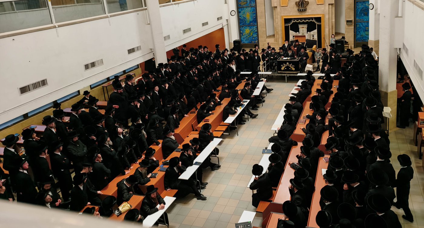 האדמו"ר מויז'ניץ מונסי בשיחת הכנה לפני העליה לציון