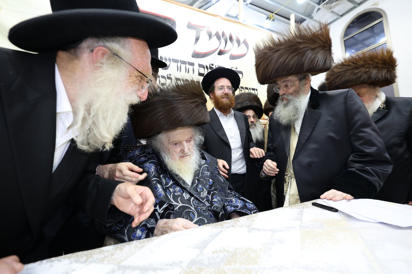 המעמד בכולל תשובות והנהגות