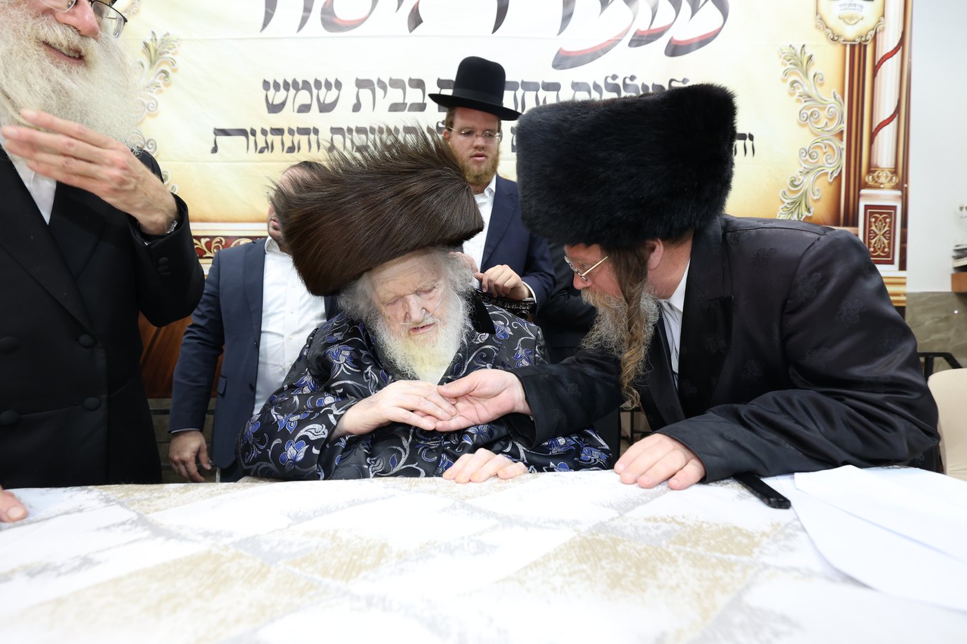 המעמד בכולל תשובות והנהגות