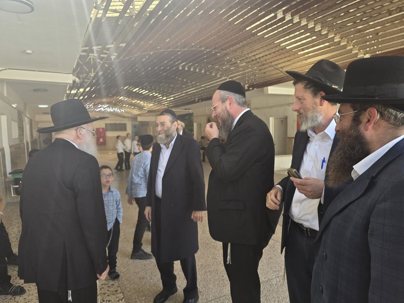 ח"כ גפני בביקור בתפרח, הבוקר