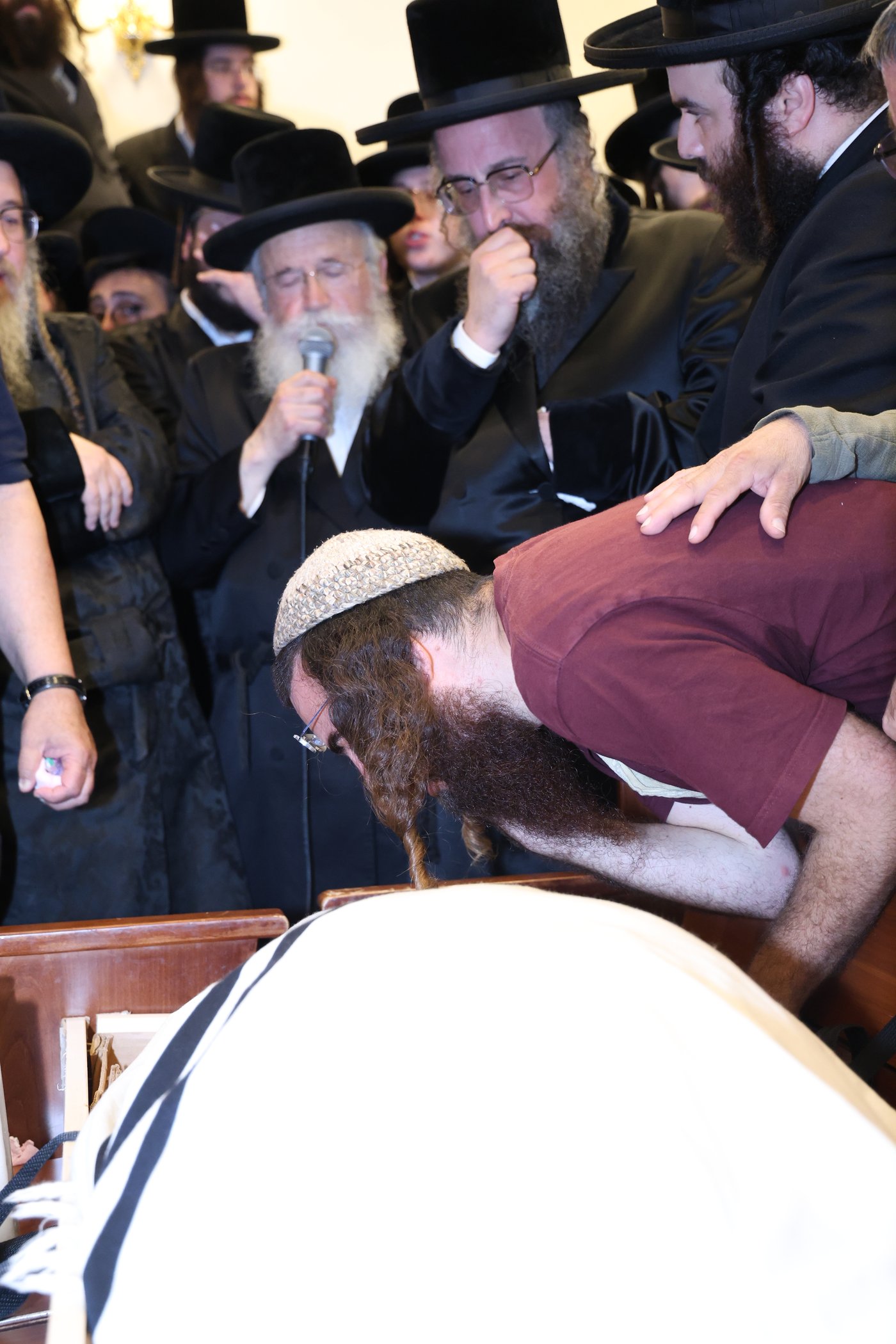 הלוויית האדמו"ר מביאלה אוסטרובא זצ"ל