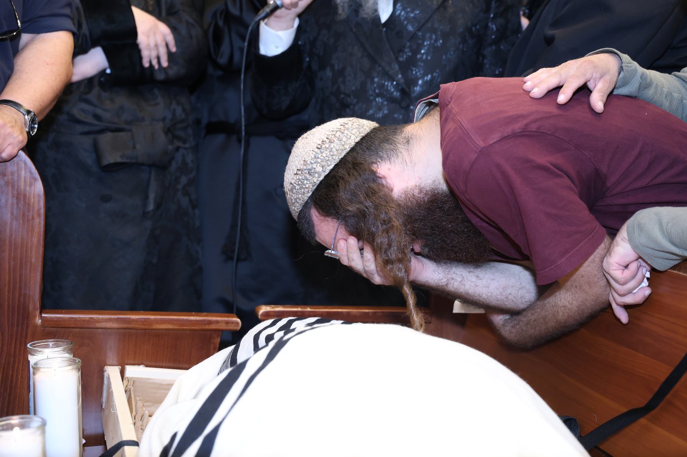 הלוויית האדמו"ר מביאלה אוסטרובא זצ"ל