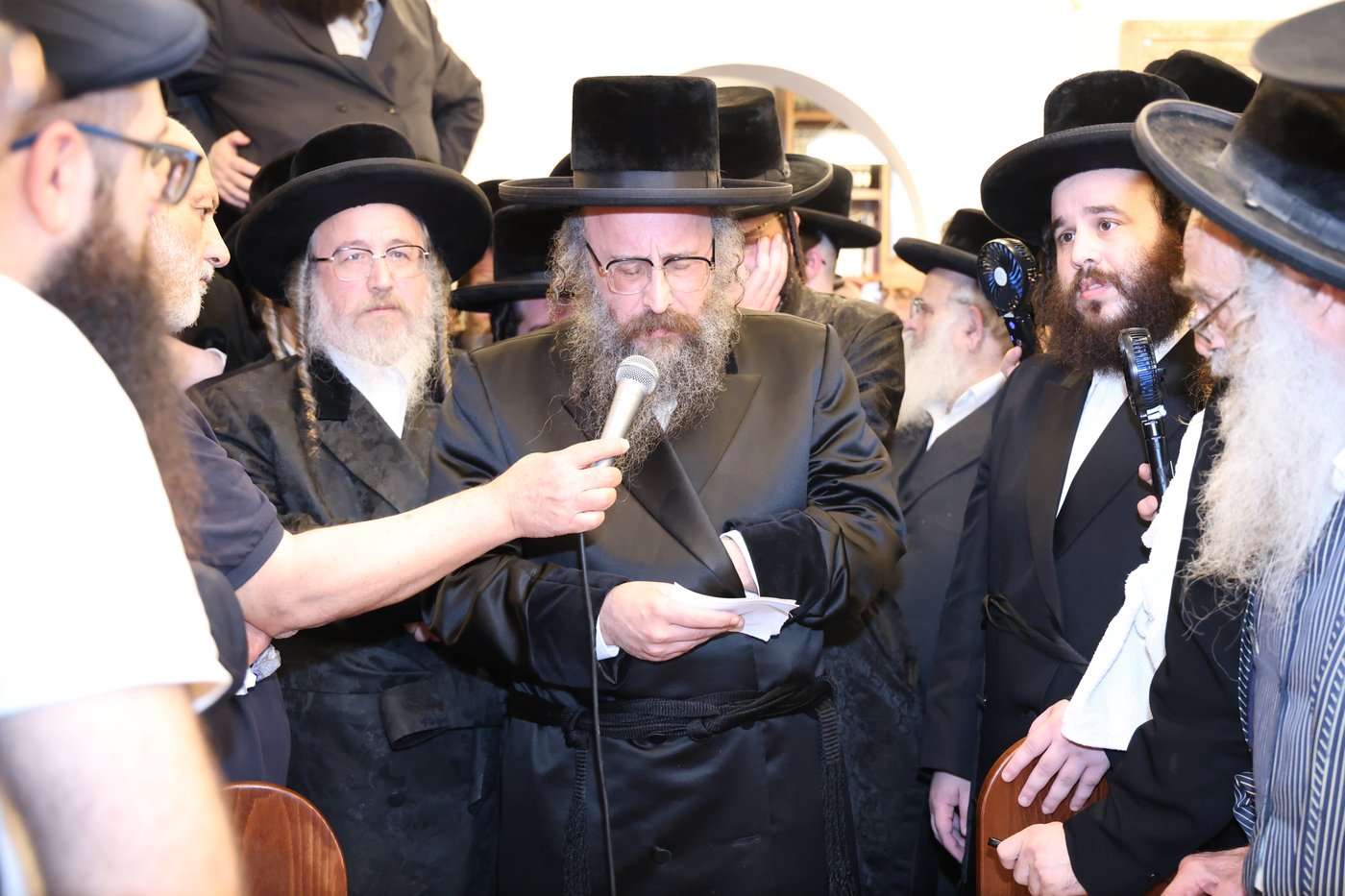הלוויית האדמו"ר מביאלה אוסטרובא זצ"ל