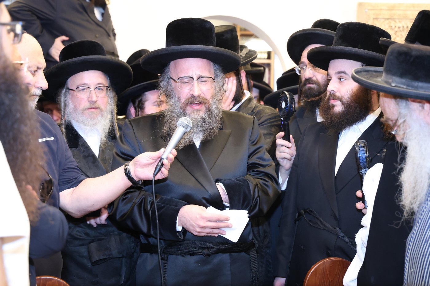 הלוויית האדמו"ר מביאלה אוסטרובא זצ"ל