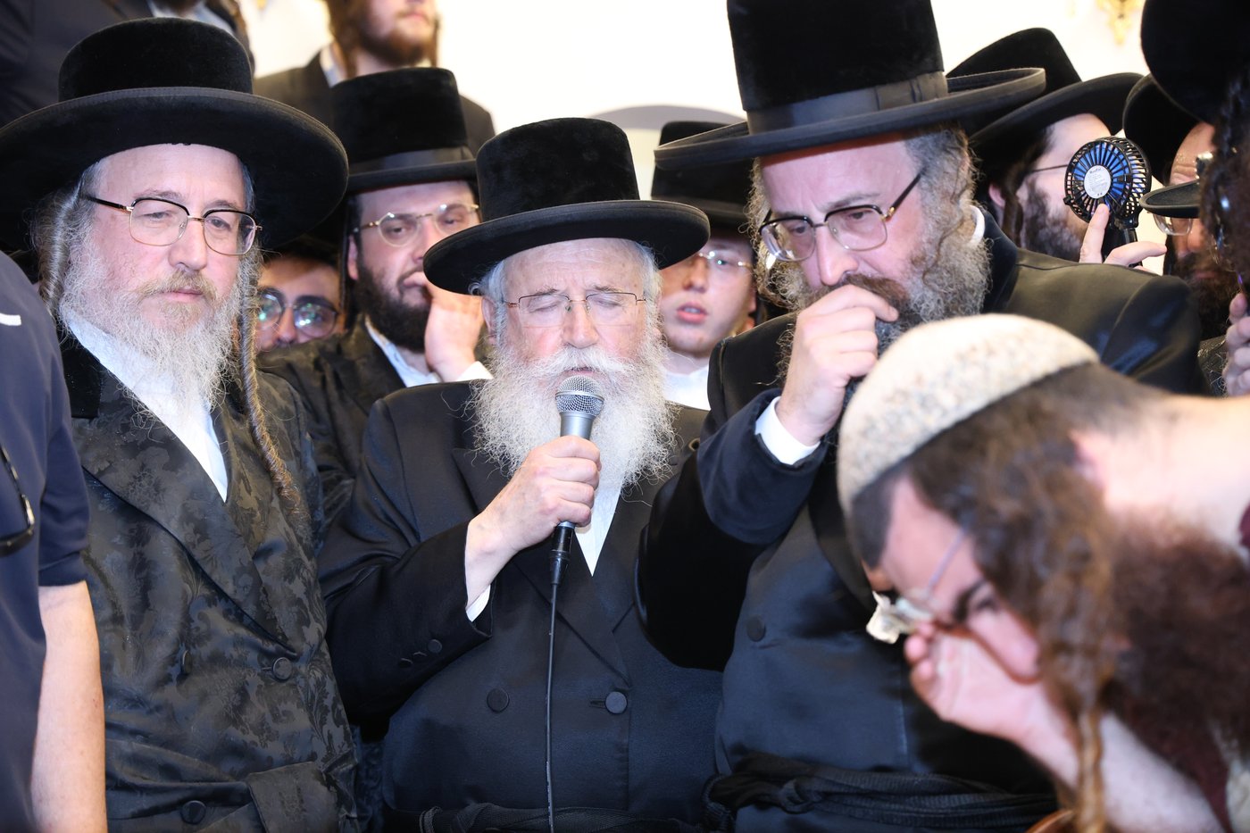 הלוויית האדמו"ר מביאלה אוסטרובא זצ"ל