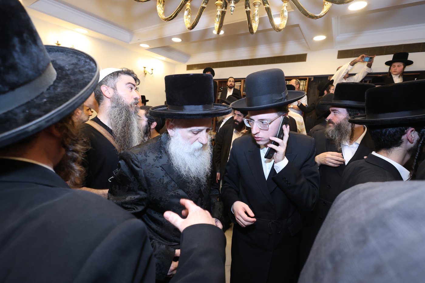 הלוויית האדמו"ר מביאלה אוסטרובא זצ"ל