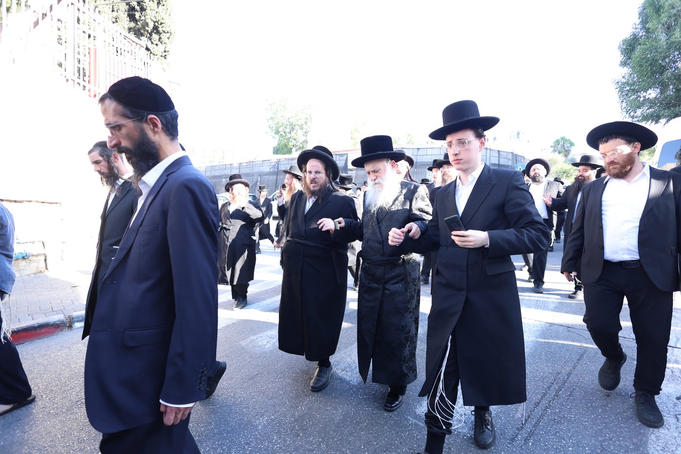 הלוויית האדמו"ר מביאלה אוסטרובא זצ"ל