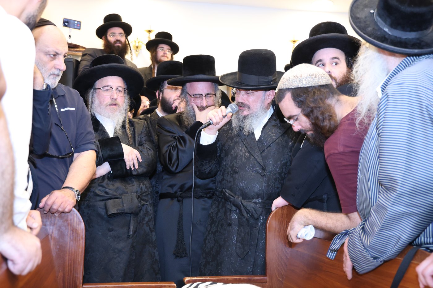 הלוויית האדמו"ר מביאלה אוסטרובא זצ"ל