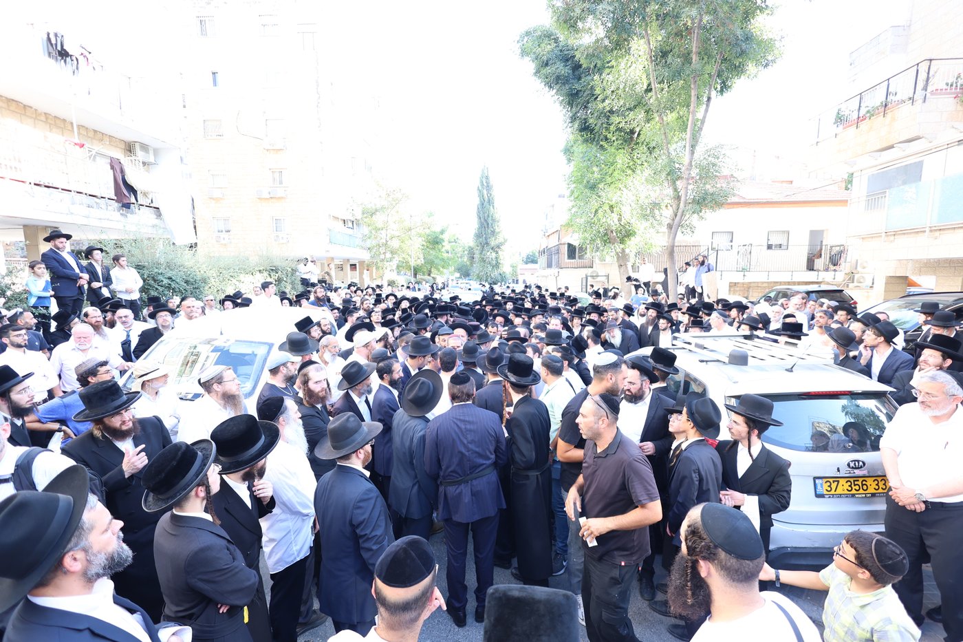 הלוויית האדמו"ר מביאלה אוסטרובא זצ"ל