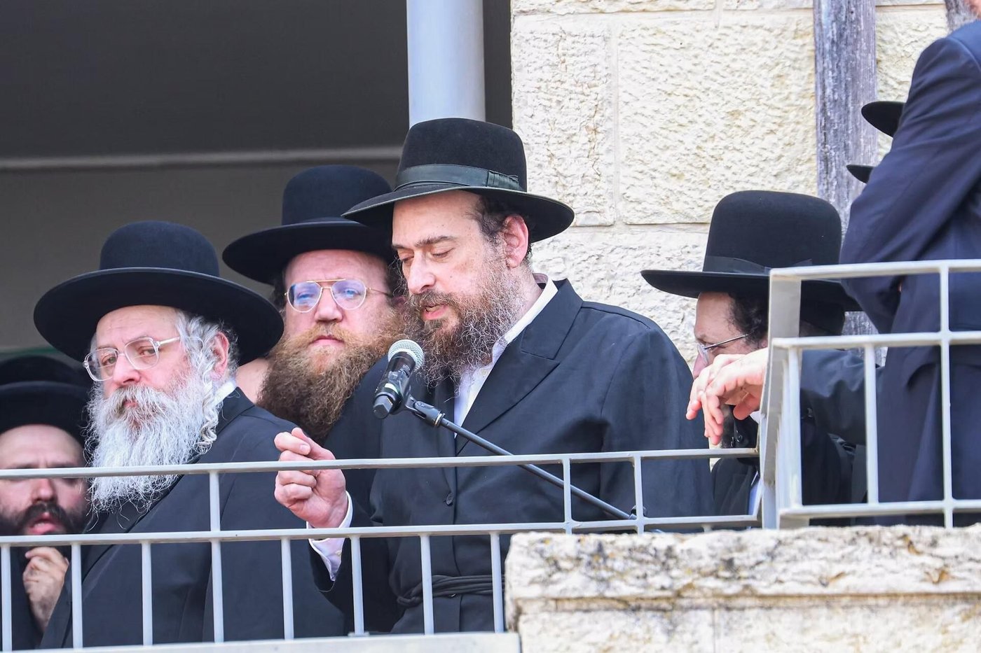 מסע הלוויית האדמו"ר מקומרנא מנהטן זצ"ל