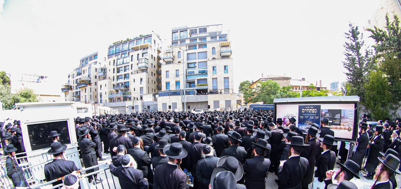 מסע הלוויית האדמו"ר מקומרנא מנהטן זצ"ל