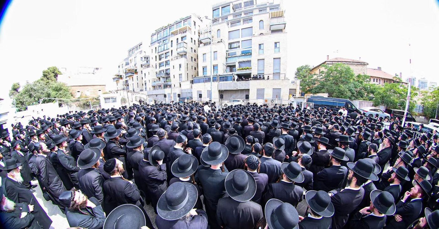 מסע הלוויית האדמו"ר מקומרנא מנהטן זצ"ל