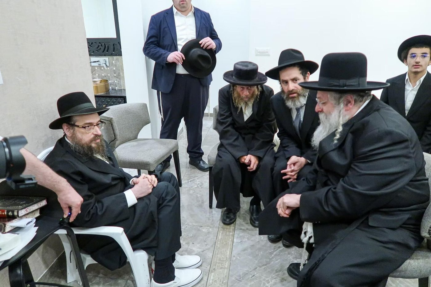 האדמו"ר מגור בניחום אבלים