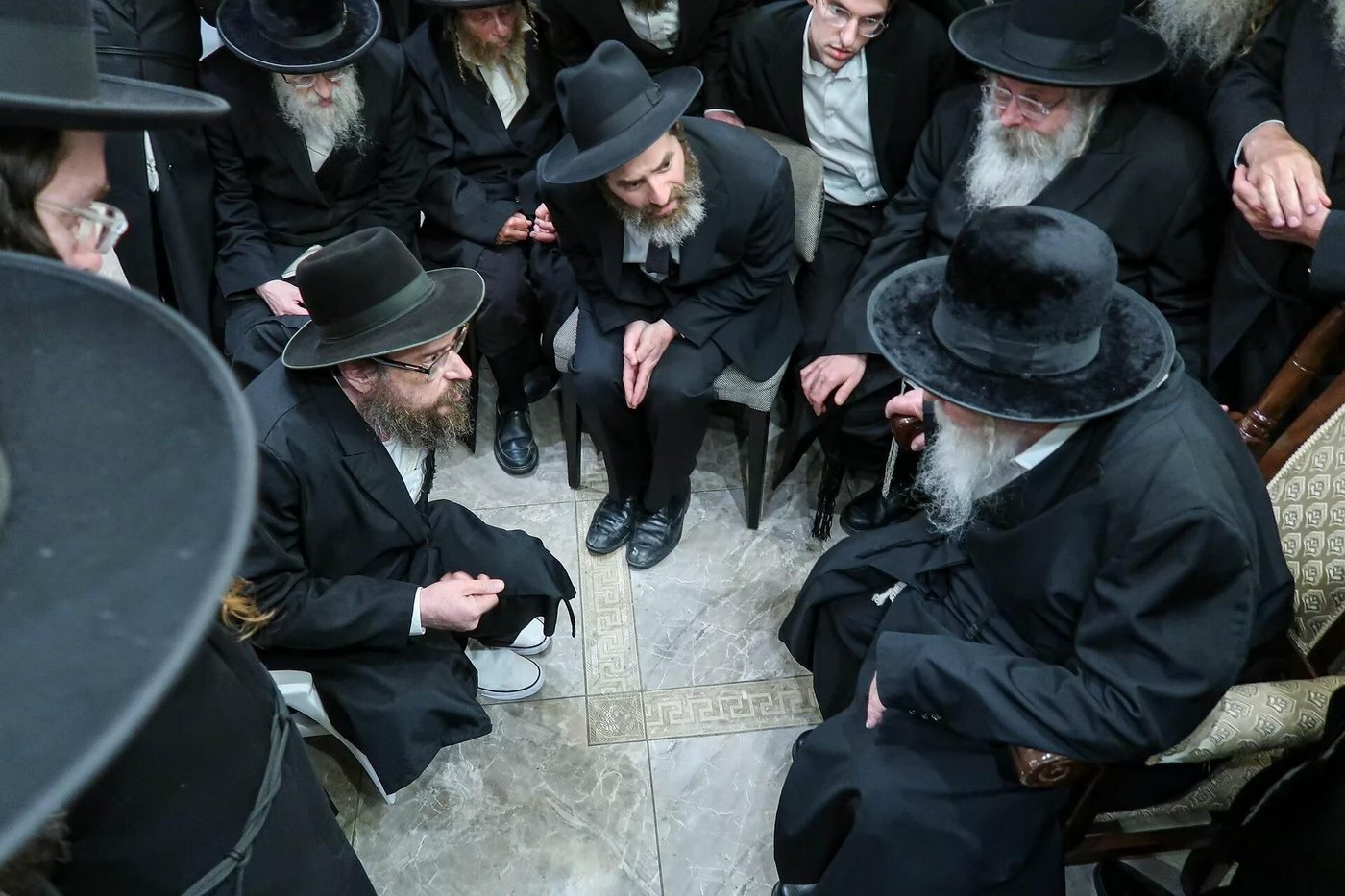 האדמו"ר מגור בניחום אבלים