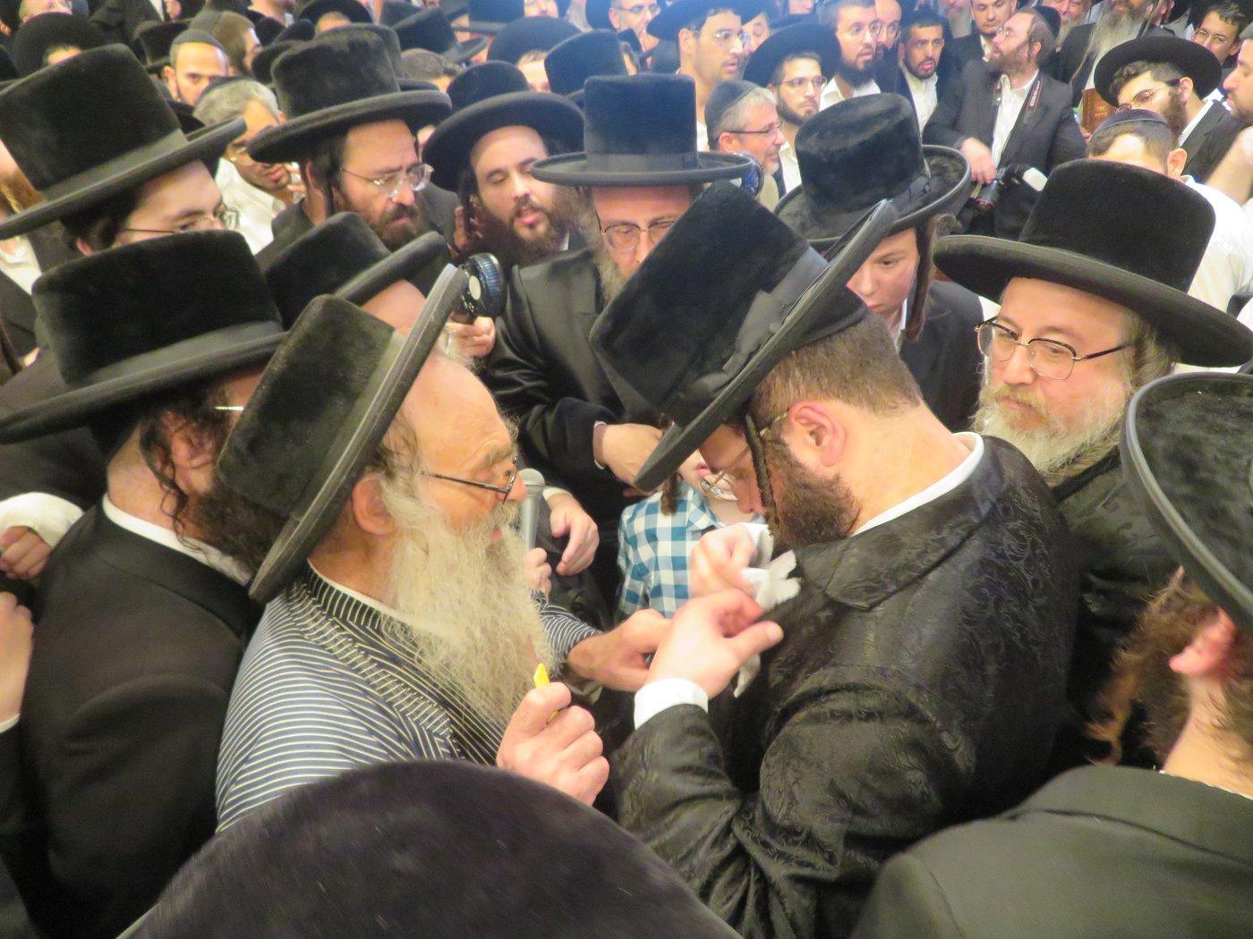 הלוויית האדמו"ר מביאלה אוסטרובא זצ"ל