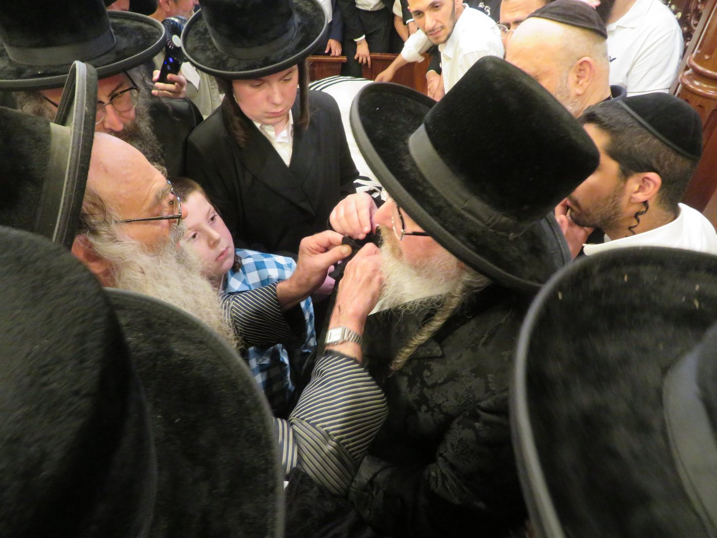 הלוויית האדמו"ר מביאלה אוסטרובא זצ"ל