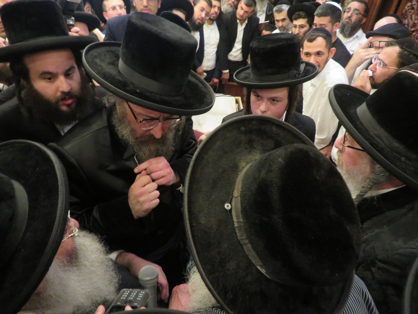 הלוויית האדמו"ר מביאלה אוסטרובא זצ"ל