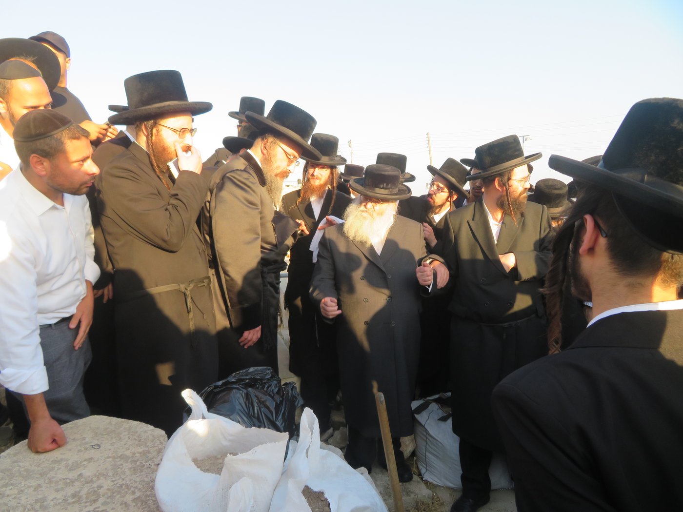 הלוויית האדמו"ר מביאלה אוסטרובא זצ"ל