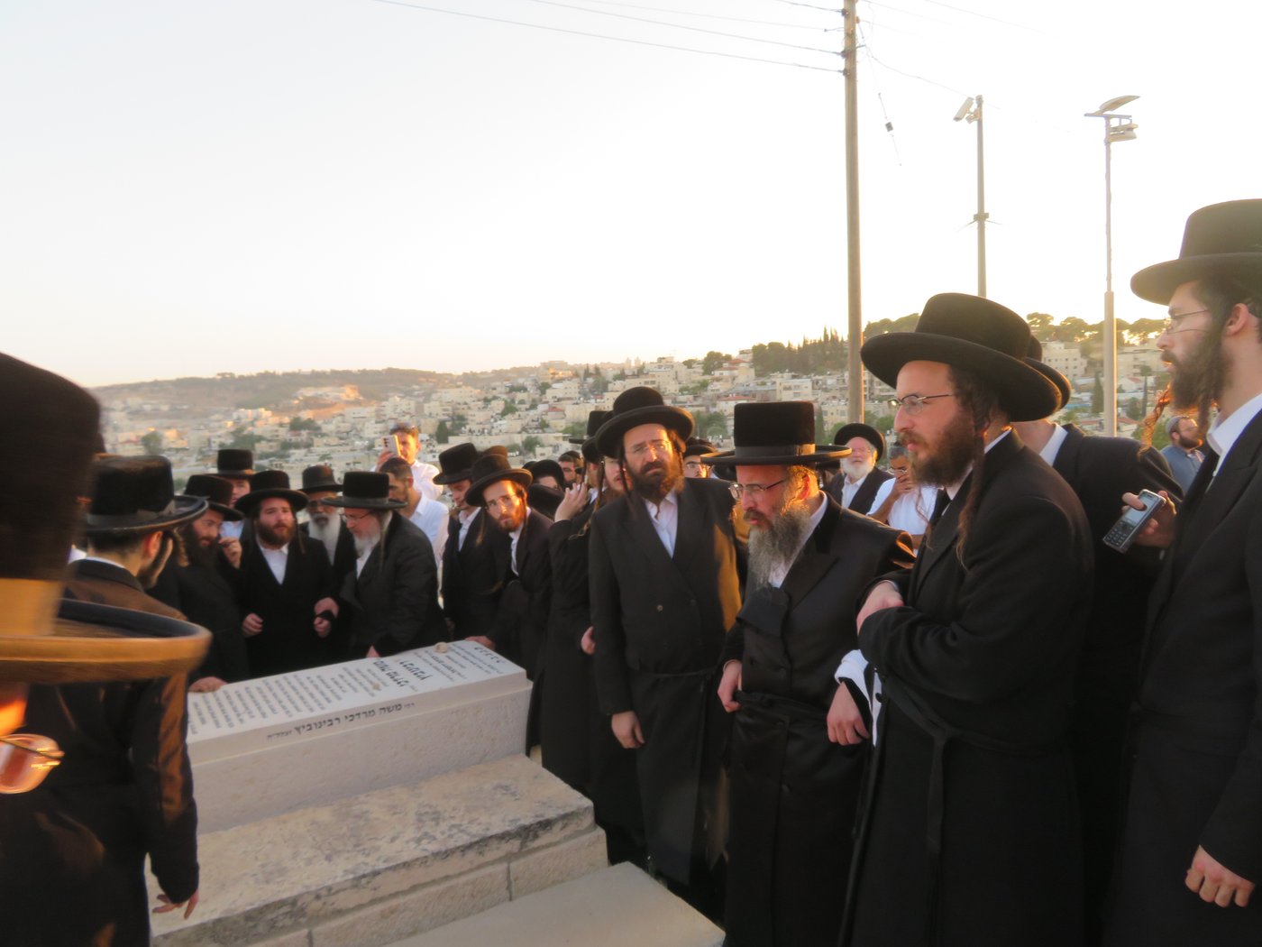 הלוויית האדמו"ר מביאלה אוסטרובא זצ"ל