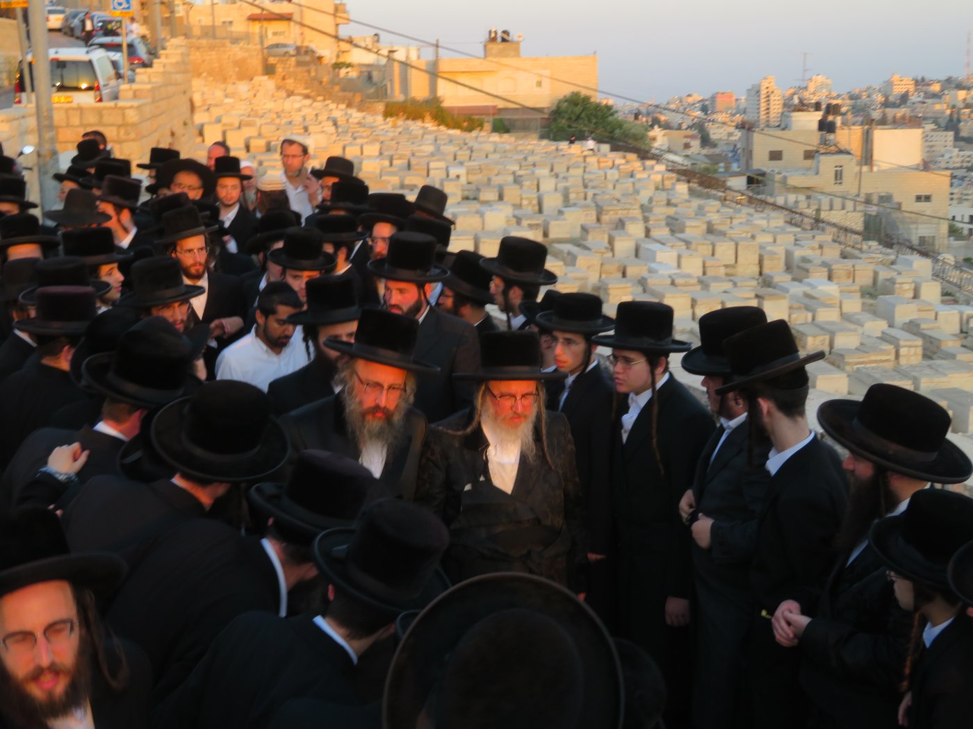 הלוויית האדמו"ר מביאלה אוסטרובא זצ"ל