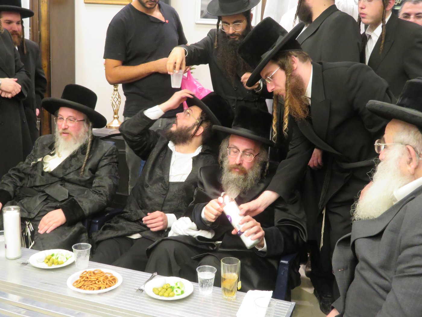 הלוויית האדמו"ר מביאלה אוסטרובא זצ"ל