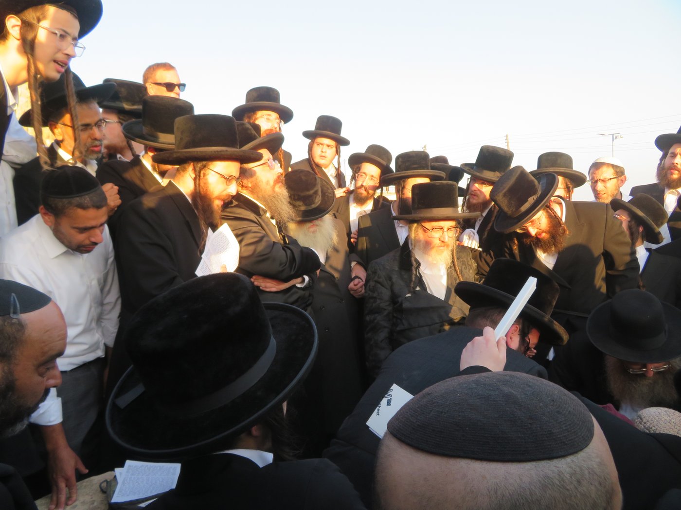 הלוויית האדמו"ר מביאלה אוסטרובא זצ"ל