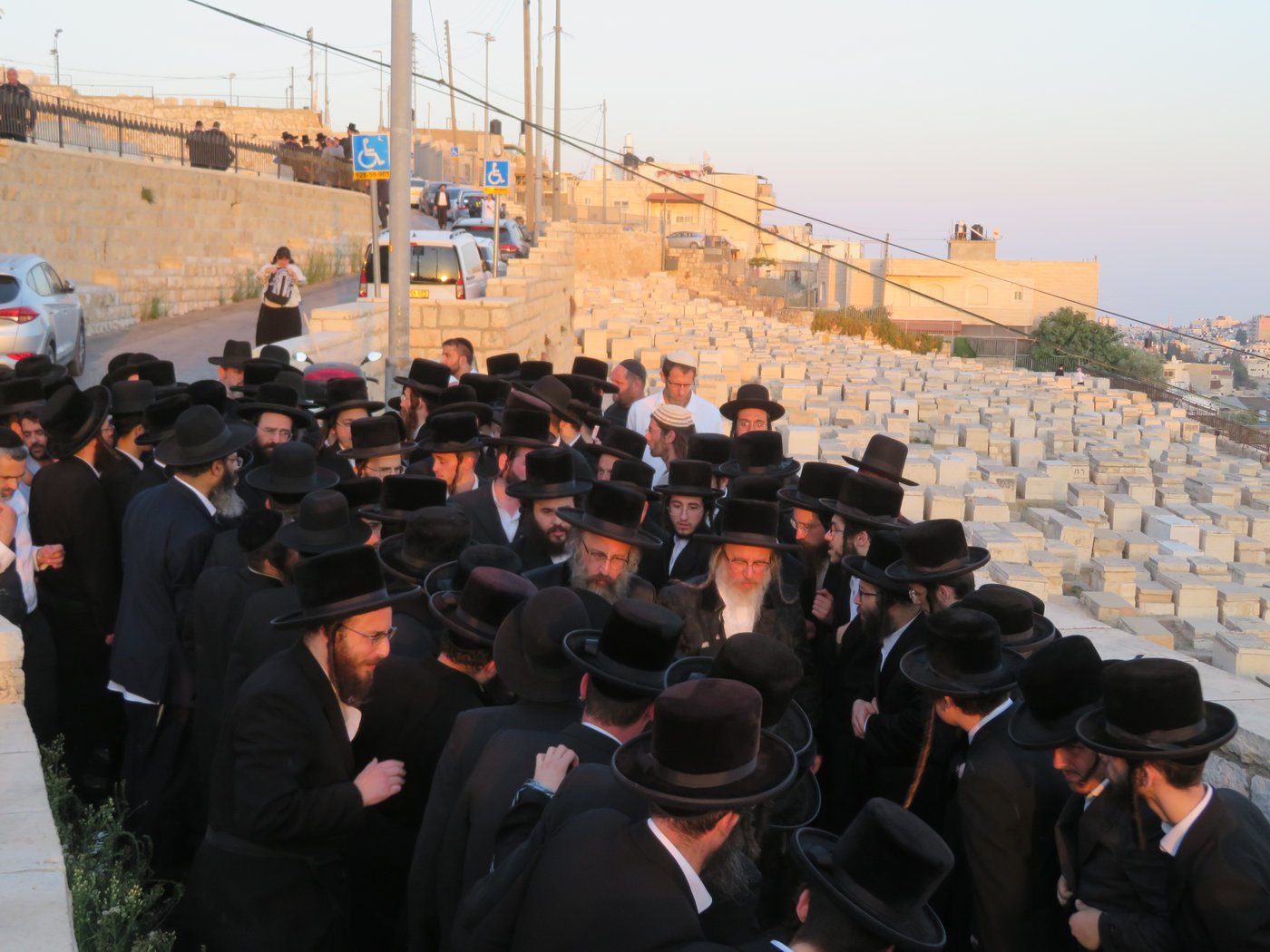 הלוויית האדמו"ר מביאלה אוסטרובא זצ"ל