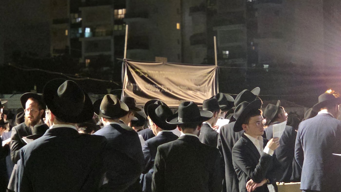 העצרת בבית העלמין פוניבז'