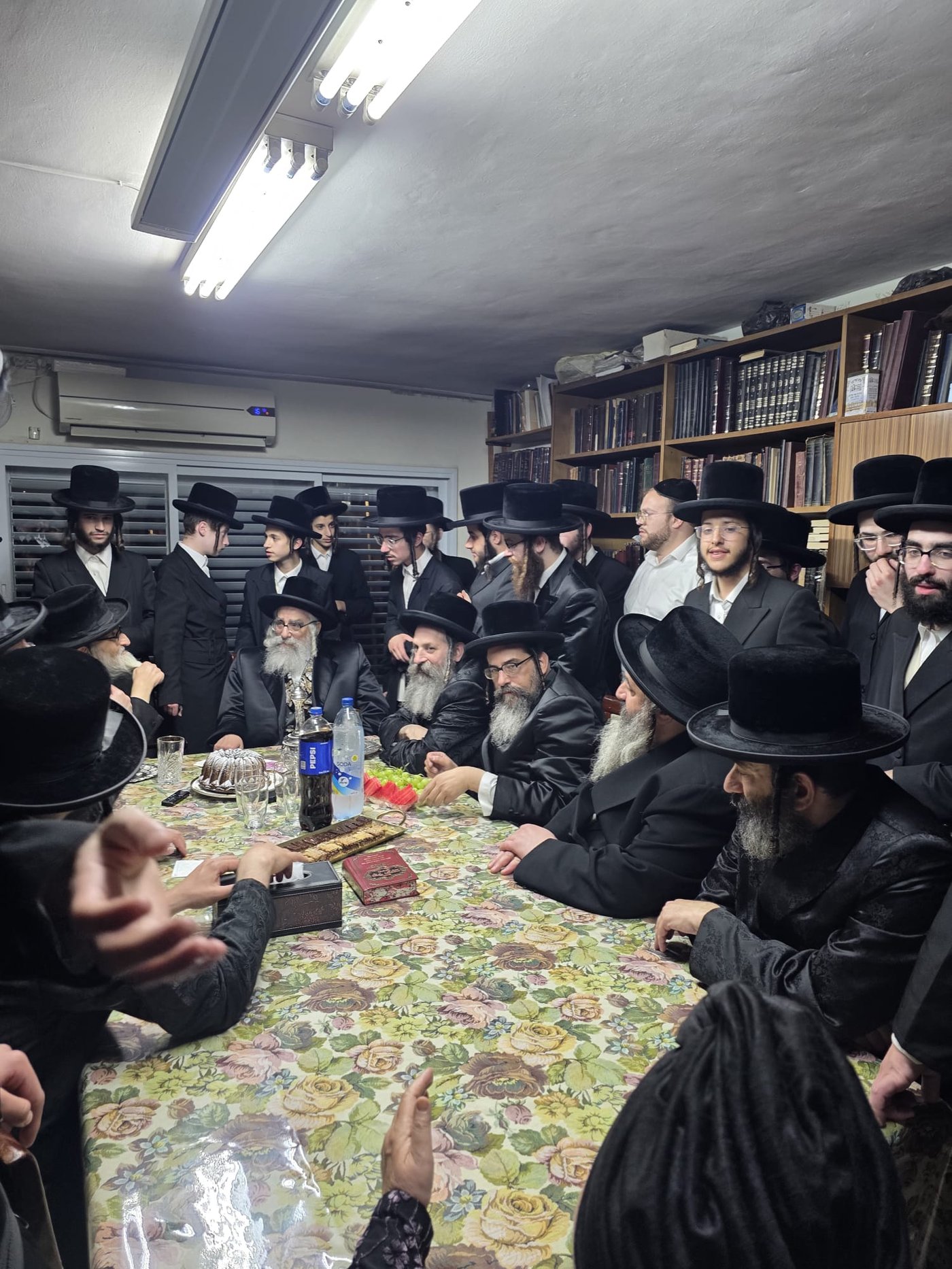 האדמו"ר מויז'ניץ מונסי בביקור אצל הגר"ז ארנסטר