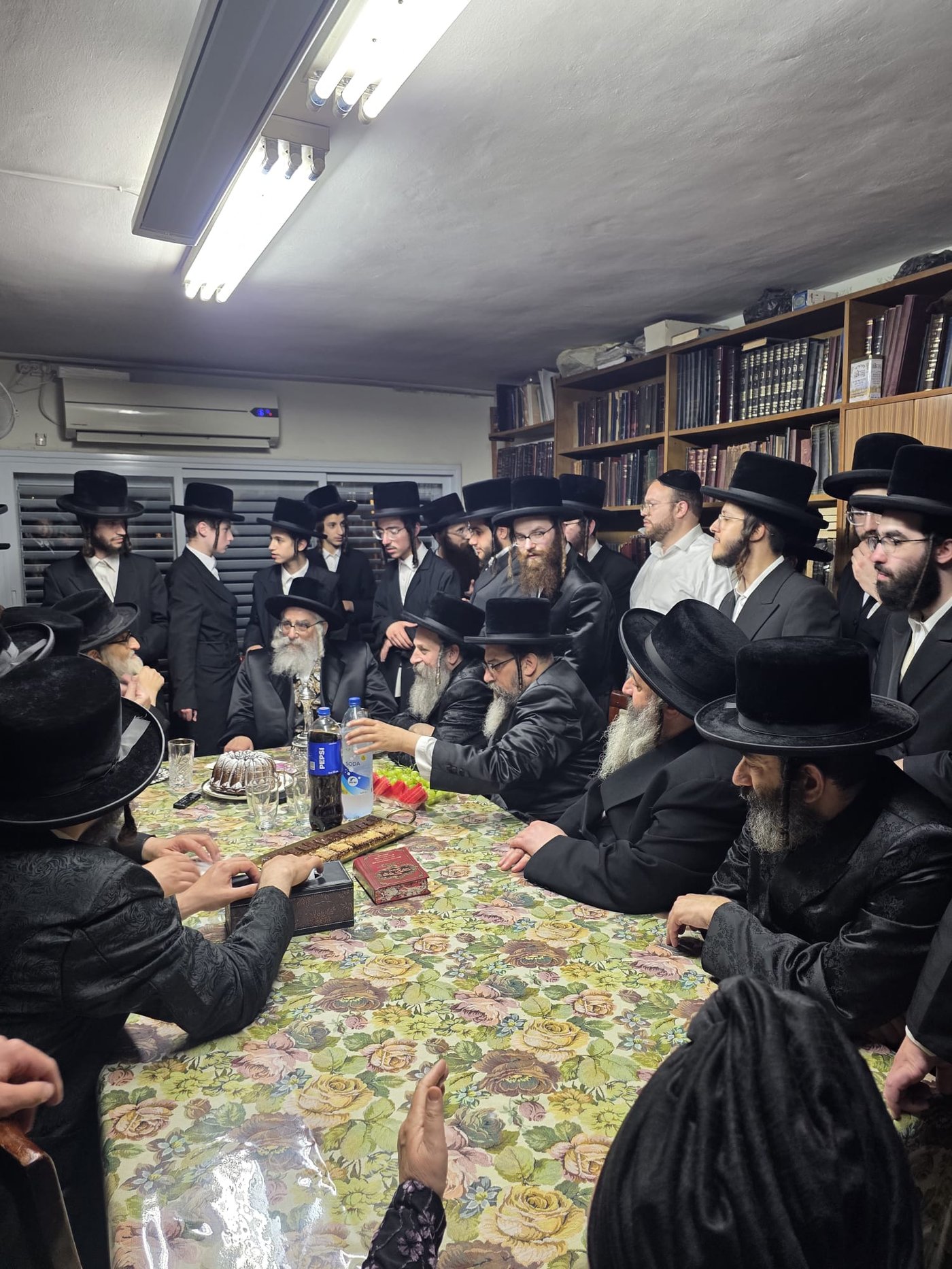 האדמו"ר מויז'ניץ מונסי בביקור אצל הגר"ז ארנסטר