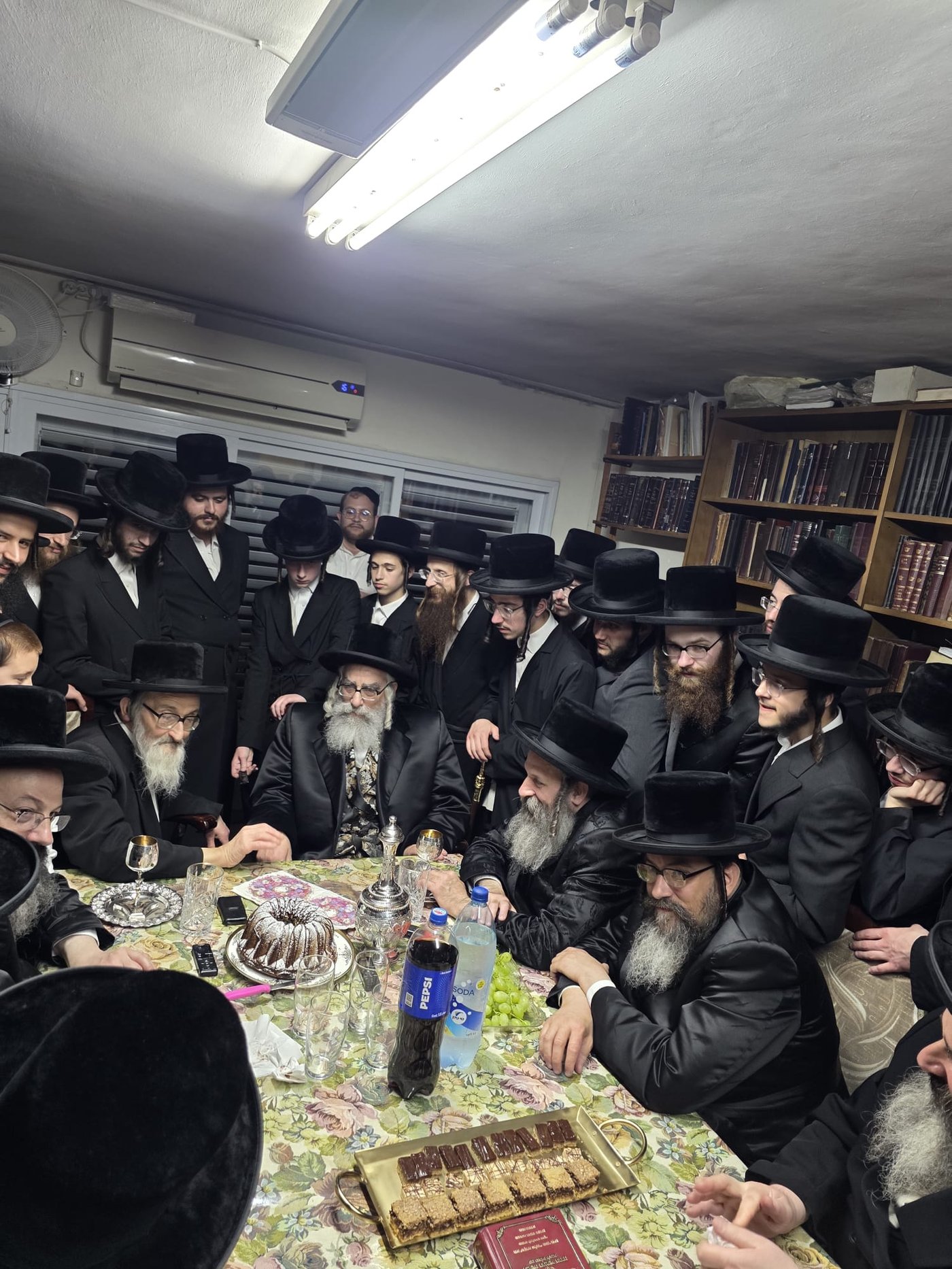 האדמו"ר מויז'ניץ מונסי בביקור אצל הגר"ז ארנסטר