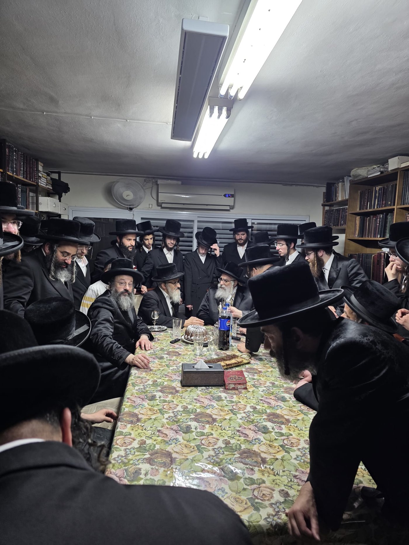 האדמו"ר מויז'ניץ מונסי בביקור אצל הגר"ז ארנסטר