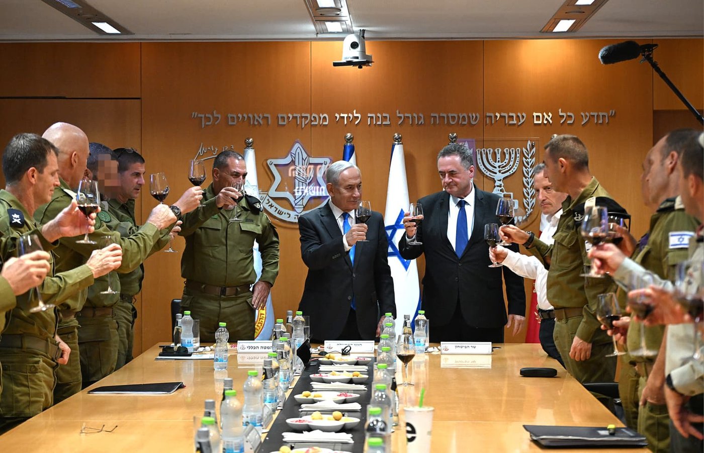 ראש הממשלה בהרמת כוסית: "נפיל את המשטר באיראן - המשימה בהישג יד"