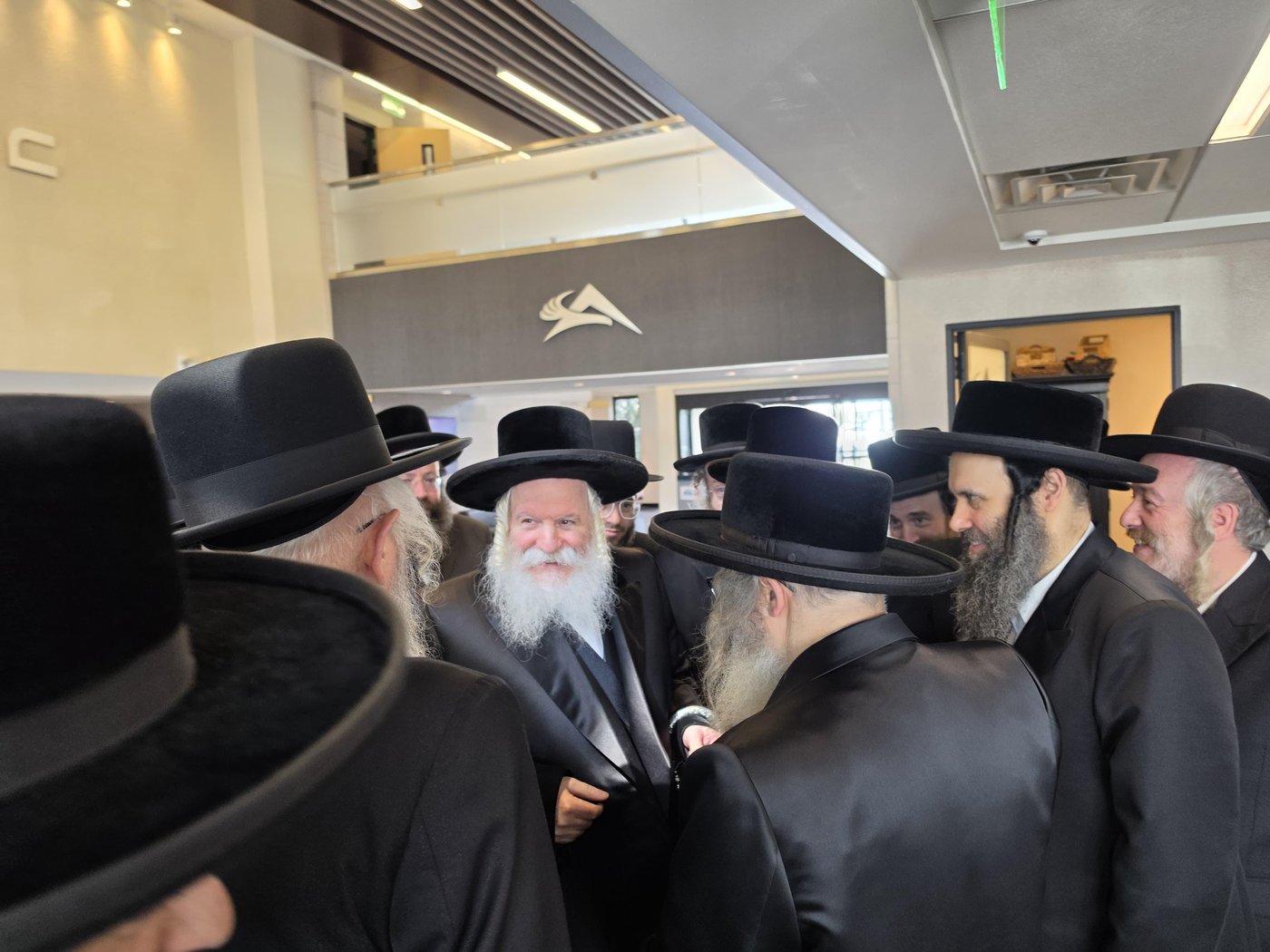 האדמו"ר מבאבוב בדרכו לבית הלבן