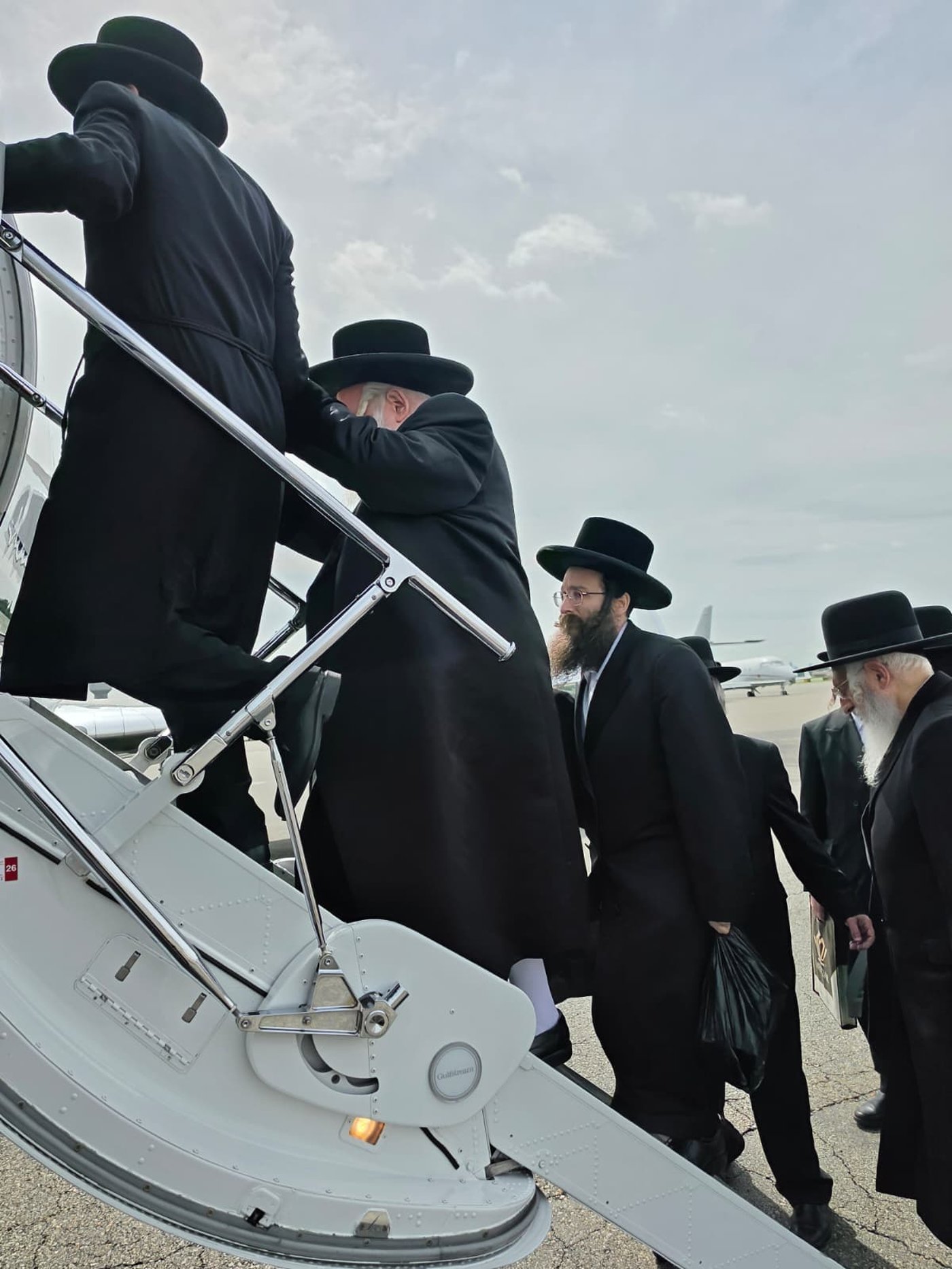 האדמו"ר מבאבוב בדרכו לבית הלבן