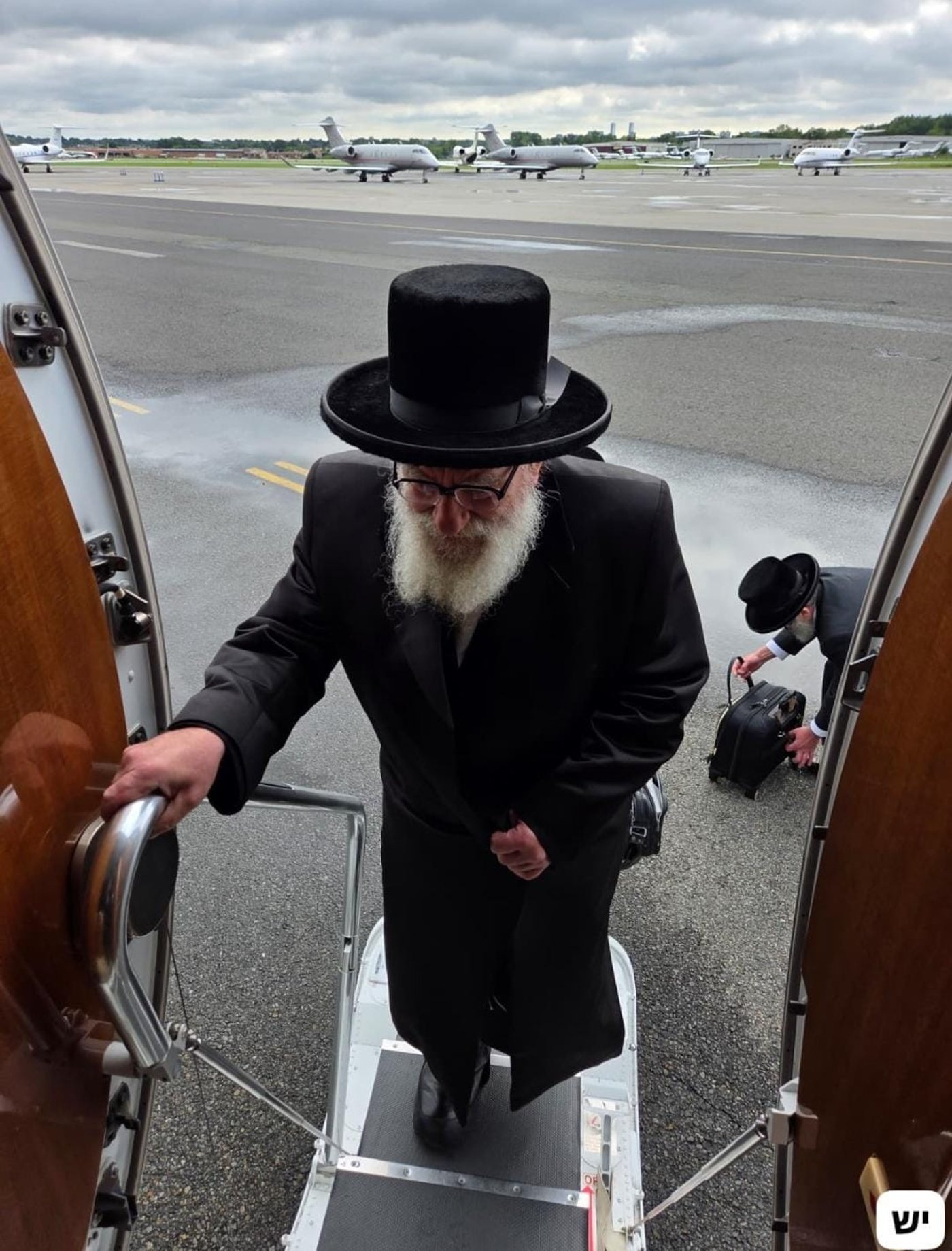 הרה"צ רבי אהרן מענדיל טווערסקי בדרכו לבית הלבן