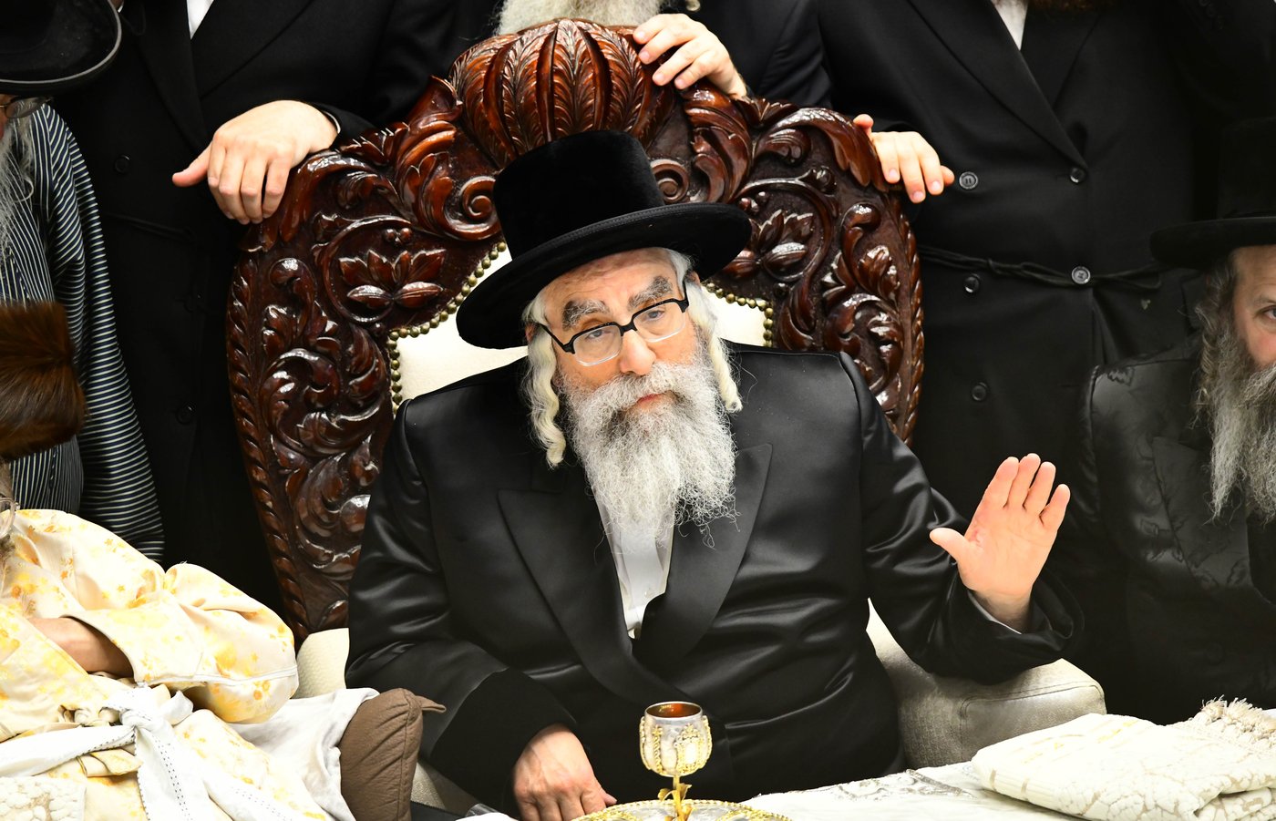 האדמו"ר מויז'ניץ מאנסי בתולדות אברהם יצחק